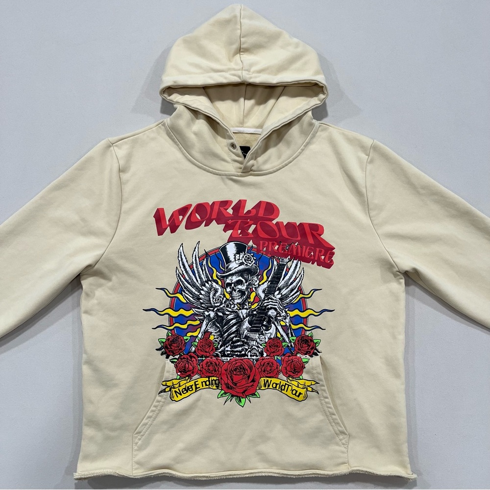 World Tour Hoodie Sweater Women’s XL Graphic World Tour Never Ending Soft Yellow